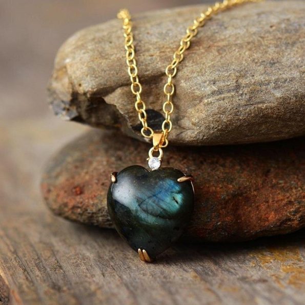 Collier pendentif coeur en cristal de labradorite