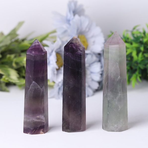 Tour de cristal de points de Fluorite arc-en-ciel naturel pour la Collection