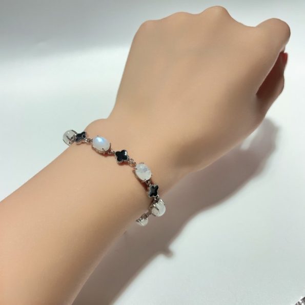 Pierre de lune mignon trèfle à quatre feuilles porte-bonheur bracelets cristal en gros