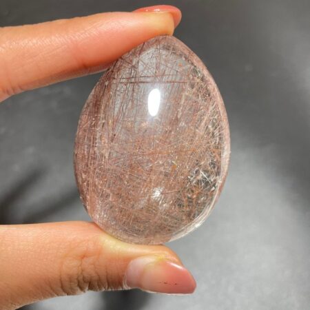 Cristal en forme de goutte d’eau Rutile rouge